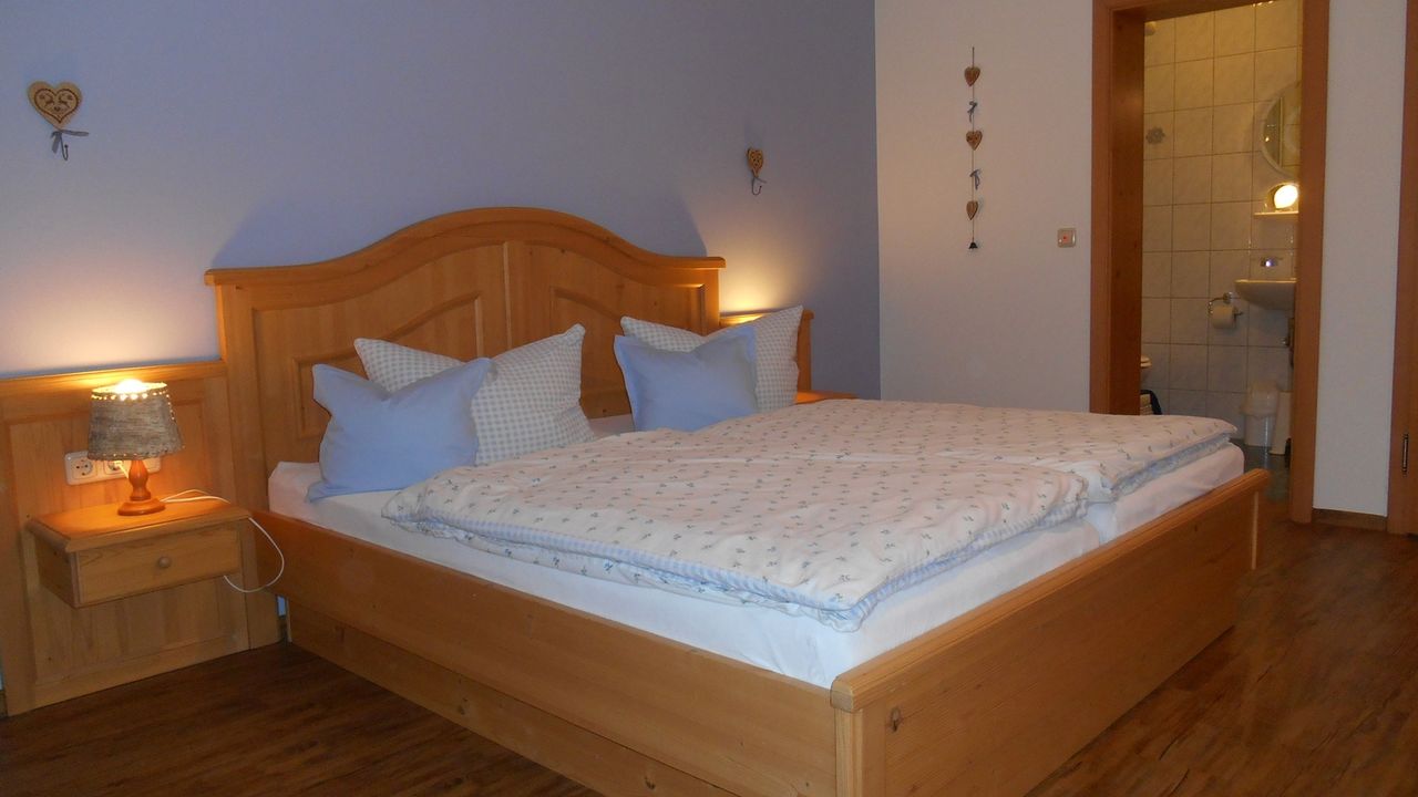 Schlafzimmer 1 der Wohnung "Hörndlwand" Schlafzimmer 1 der Wohnung "Hörndlwand"